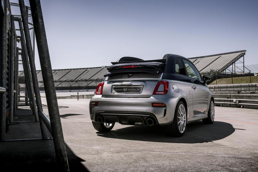  Abarth 695C Rivale 2017 года  (UK) (фото 11 из 12)